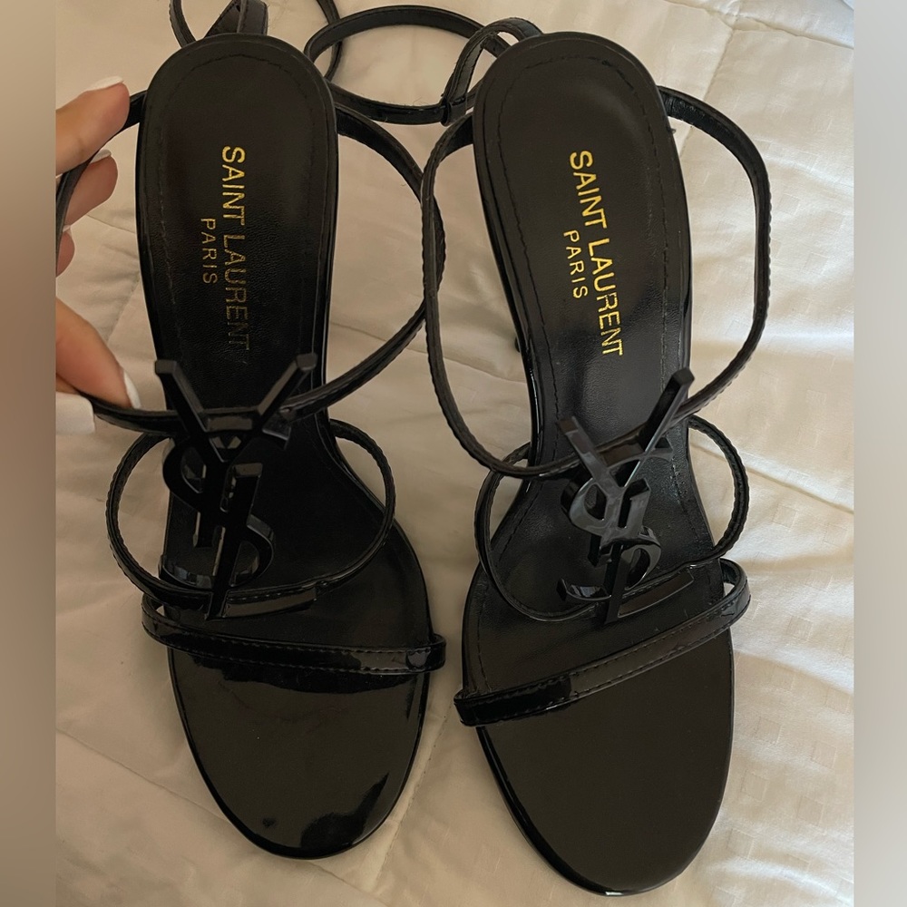 AUTHENTIC Saint Laurent
Cassandra 110mm heels AUTHENTIC SIZE 38 SLIGHTLY USED